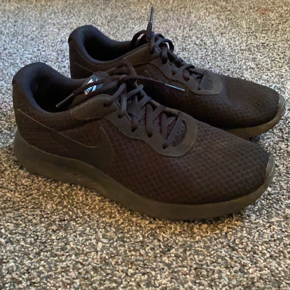 - Black Nike
